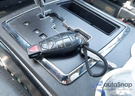 2010 Chrysler 300 Touring/Signature Series/Executive Series z USA, uszkodzony, nr VIN 2C3CA5CV1AH211238